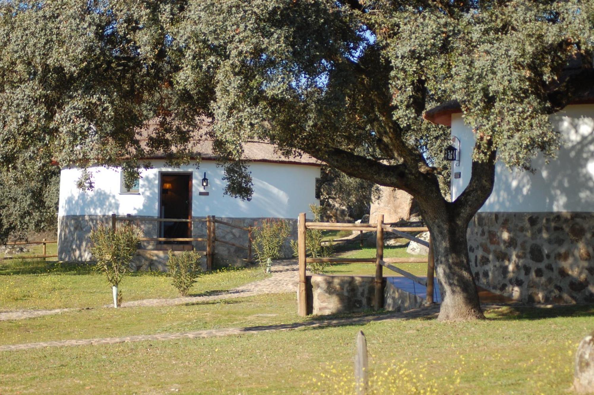Los Chozos de la Roca La Roca de la Sierra Exterior foto